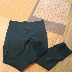 EUC Lululemon Ebb to Street Flow Leggings